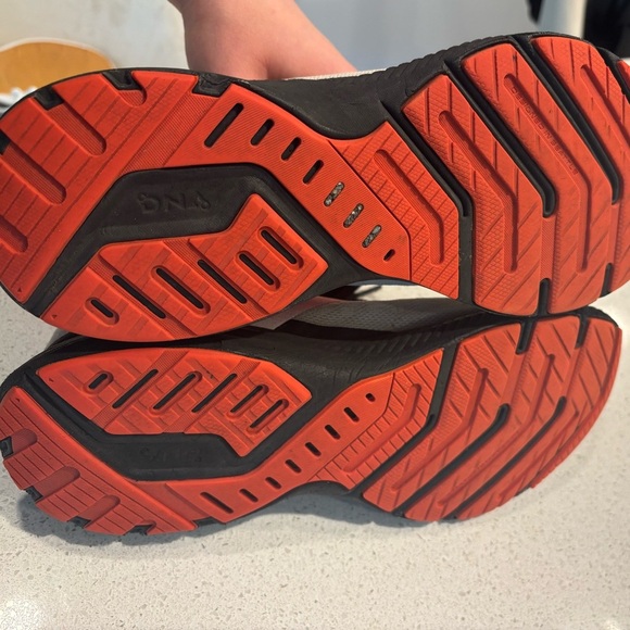 Brooks Launch 8 Running Shoe - Size 8 - Picture 7 of 7